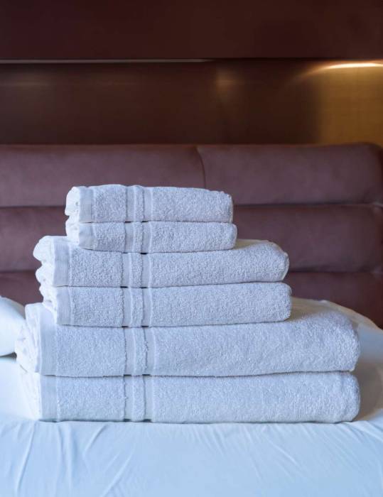 OLIMA CLASSIC HOTEL TOWEL - White, #FFFFFF<br><small>UT-olh400wh-30x50</small>