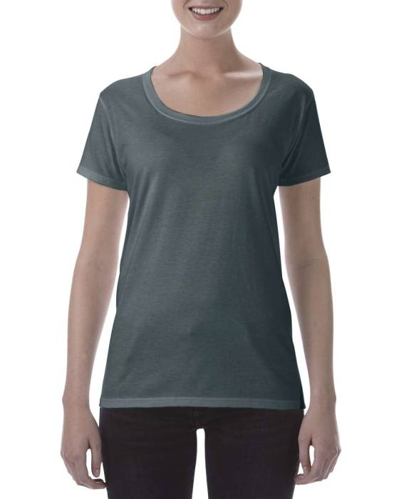 SOFTSTYLE® NŐI DEEP SCOOP PÓLÓ - Dark Heather<br><small>EA-GIL64550DH-L</small>