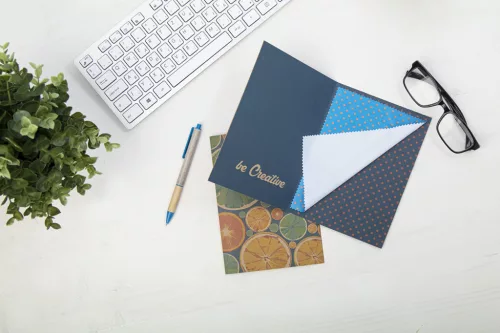 Dioptry Mail képeslap szemüvegtörlővel