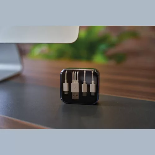 USB töltőkábel dobozban