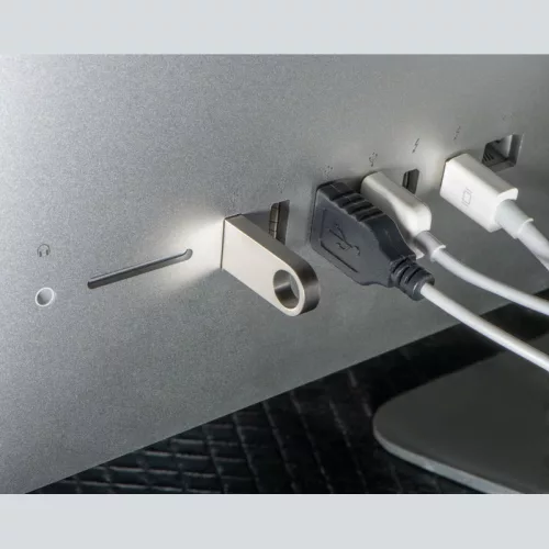 Fém pendrive 8GB, készletről