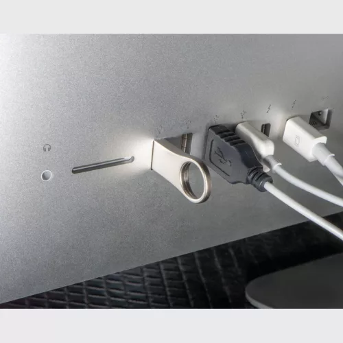 Fém pendrive 8 GB, készletről