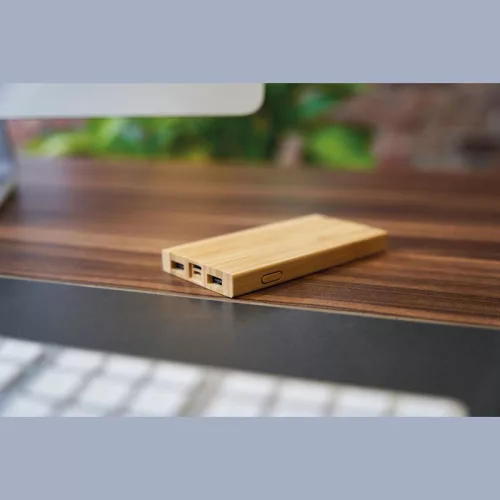 8000 mAh bambusz powerbank