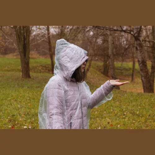 Bankkártya méretű esőponcsó