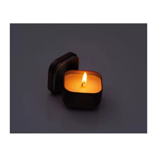 Gyertya fém dobozban